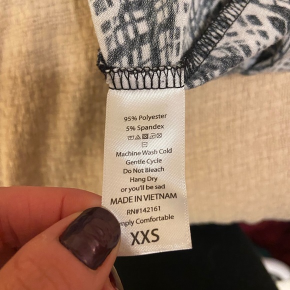 Black and off white Lularoe Irma - Picture 3 of 3